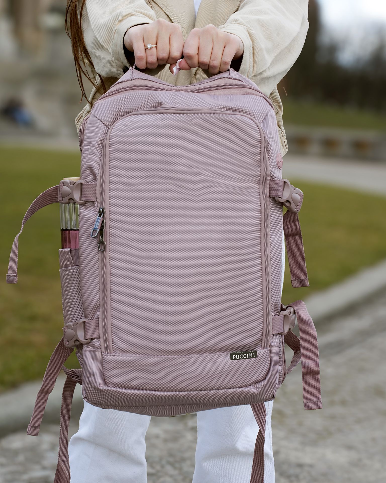 Multifunkční batoh velikosti M s kapsou na notebook růžový