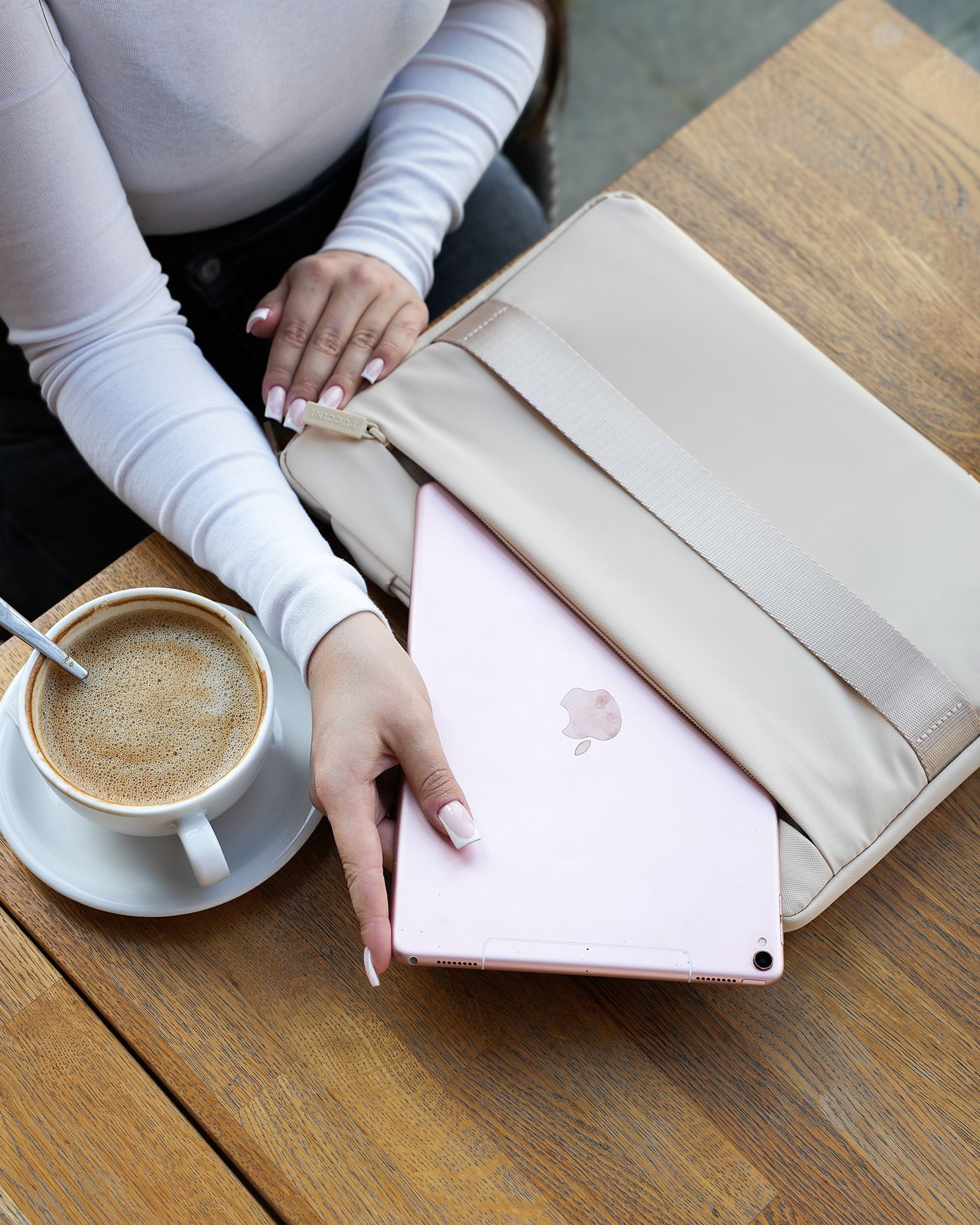 Voděodolné pouzdro na notebook o velikosti 14 palců béžové