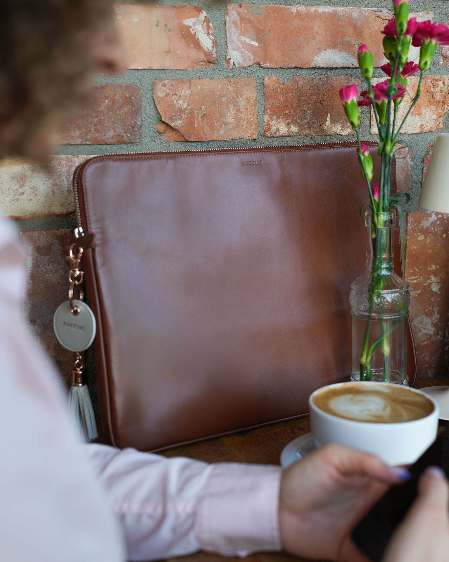 Kožené pouzdro na notebook 15 palců tmavě hnědé