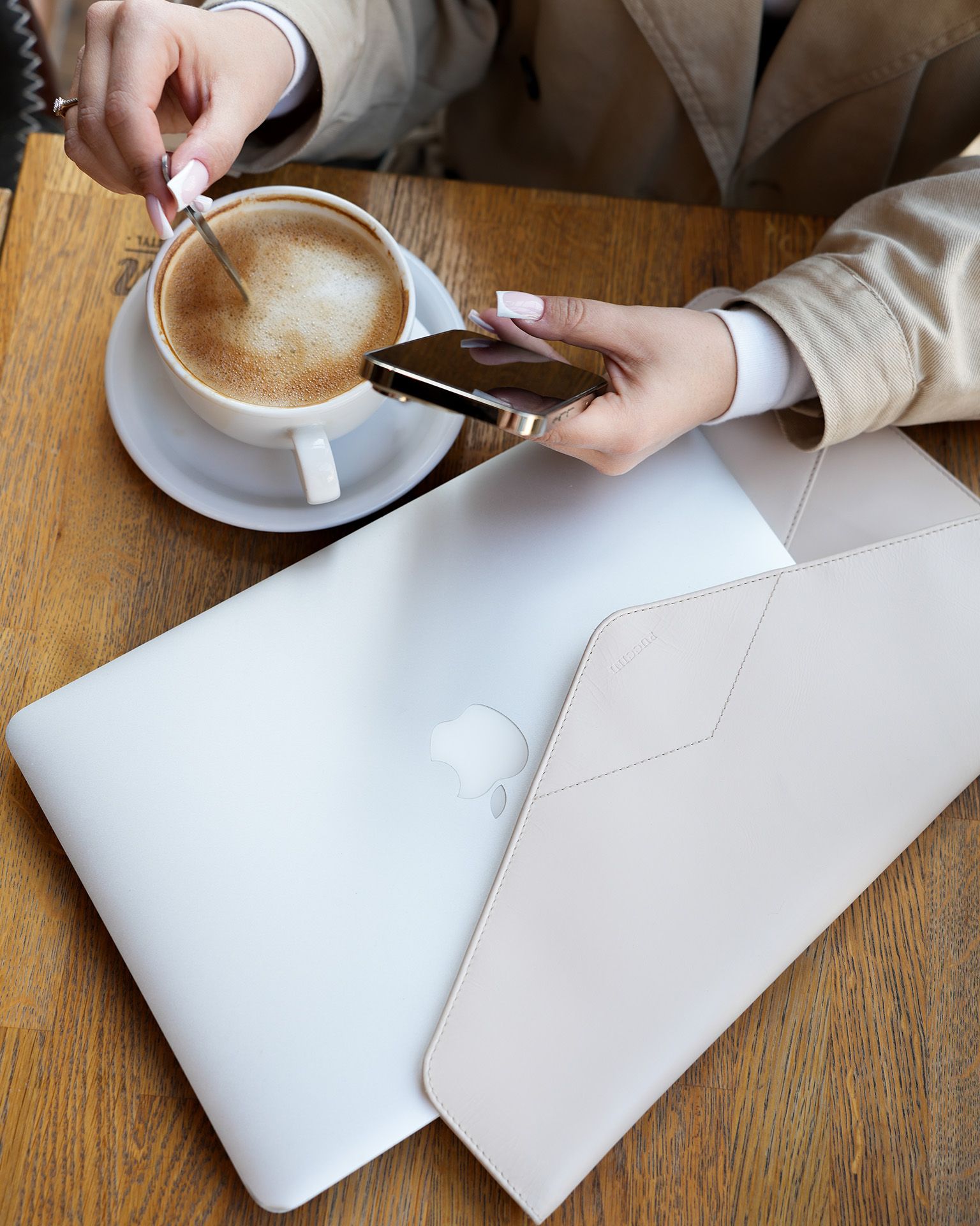 Pouzdro na notebook 13 palců z přírodní kůže v béžové barvě