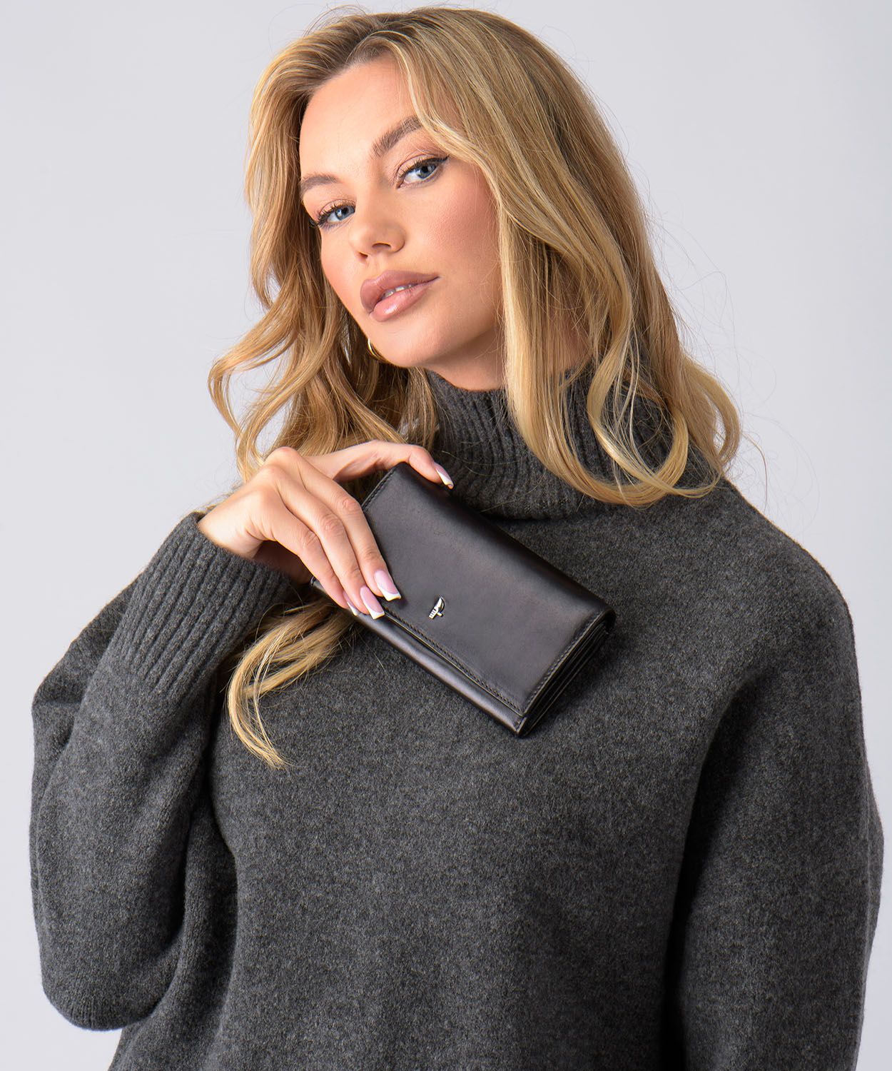 Velká dámská kožená peněženka v černé barvě