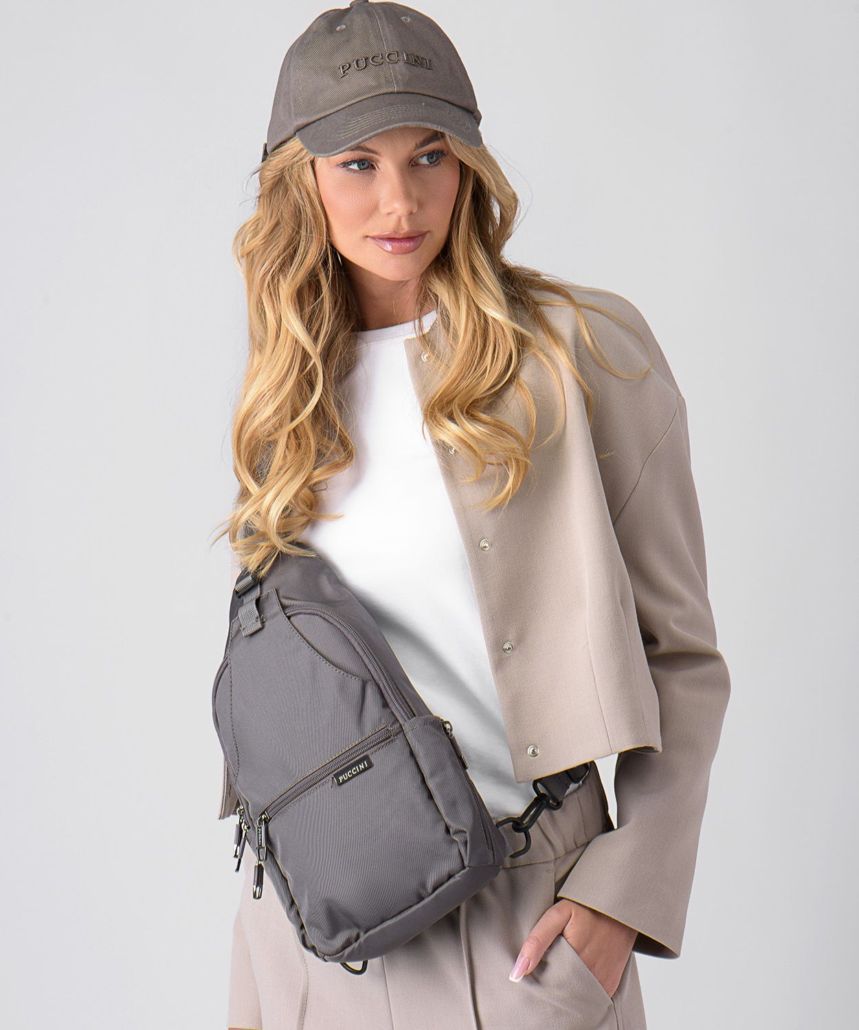 Crossbody batoh šedý
