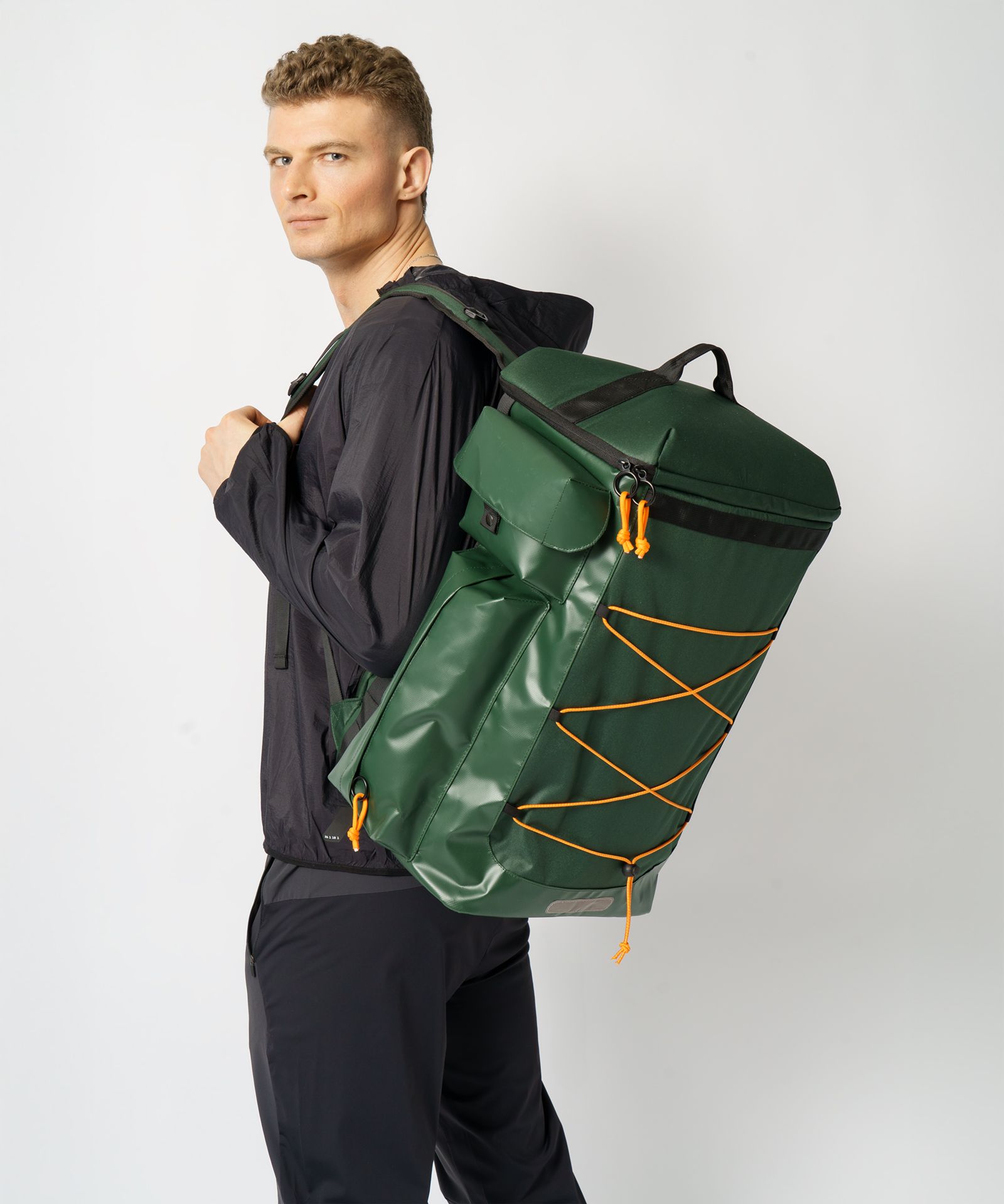 Vodotěsný cestovní batoh zelený