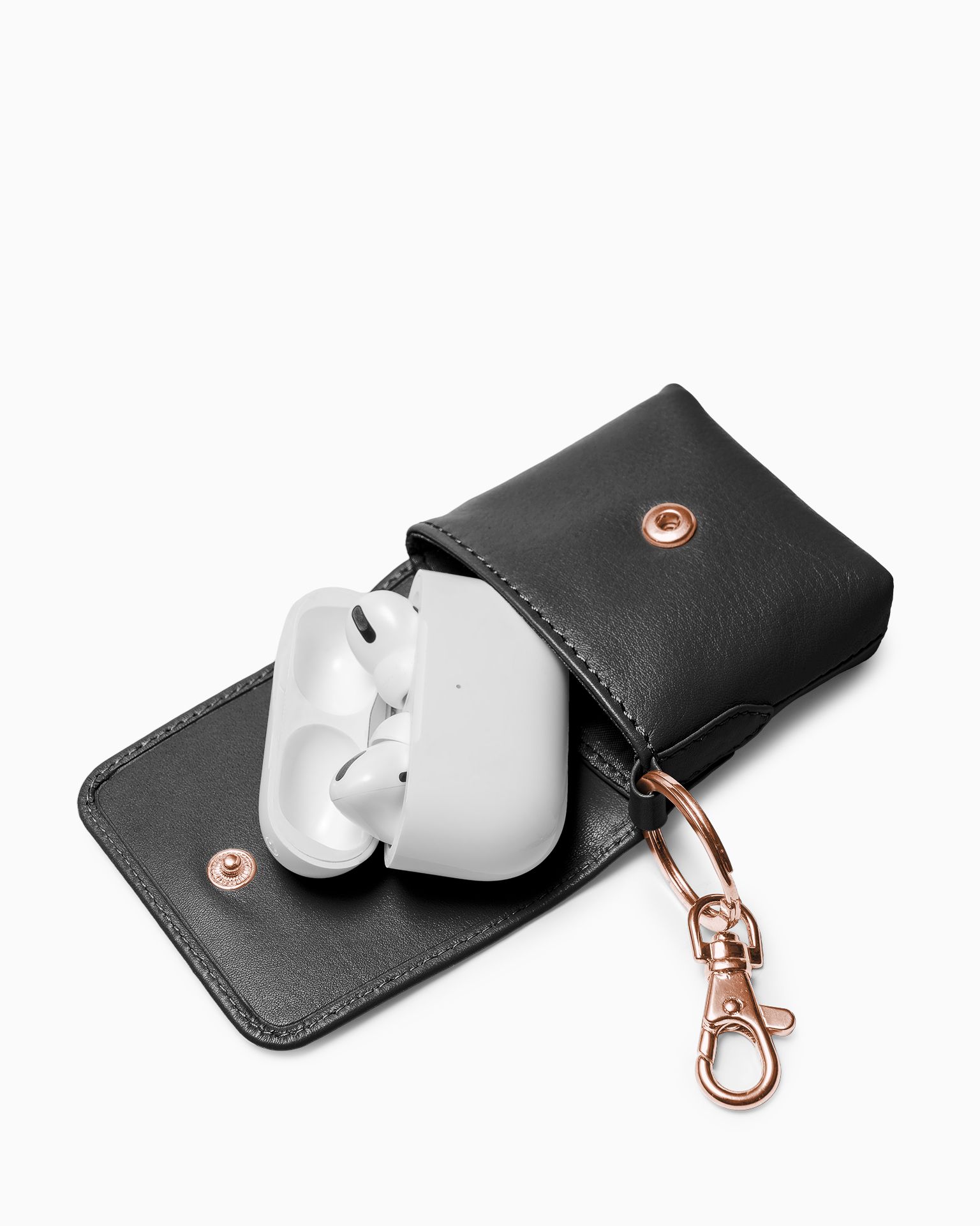 Černé pouzdro na sluchátka z pravé kůže