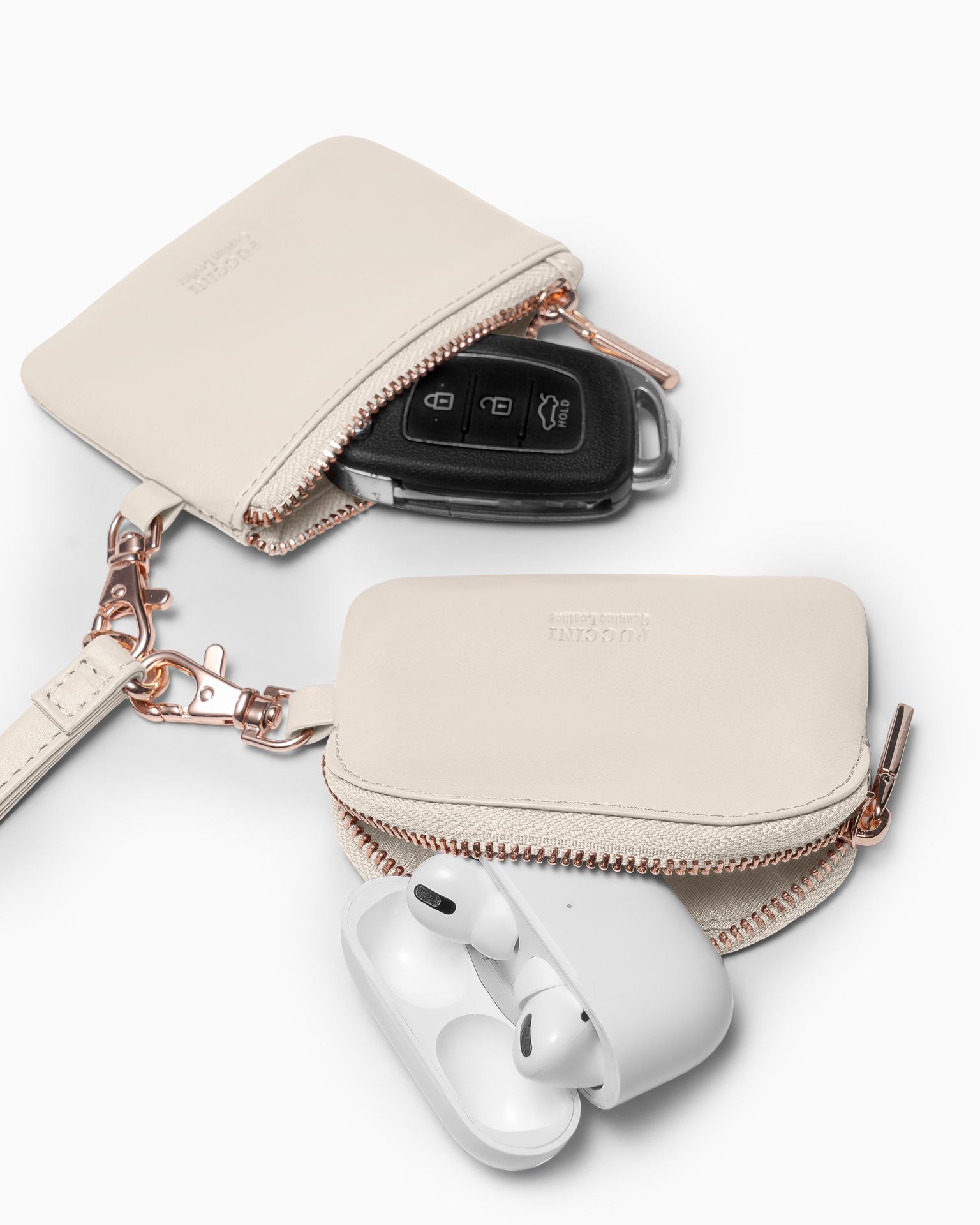 Přívěsek na klíče z přírodní kůže béžový