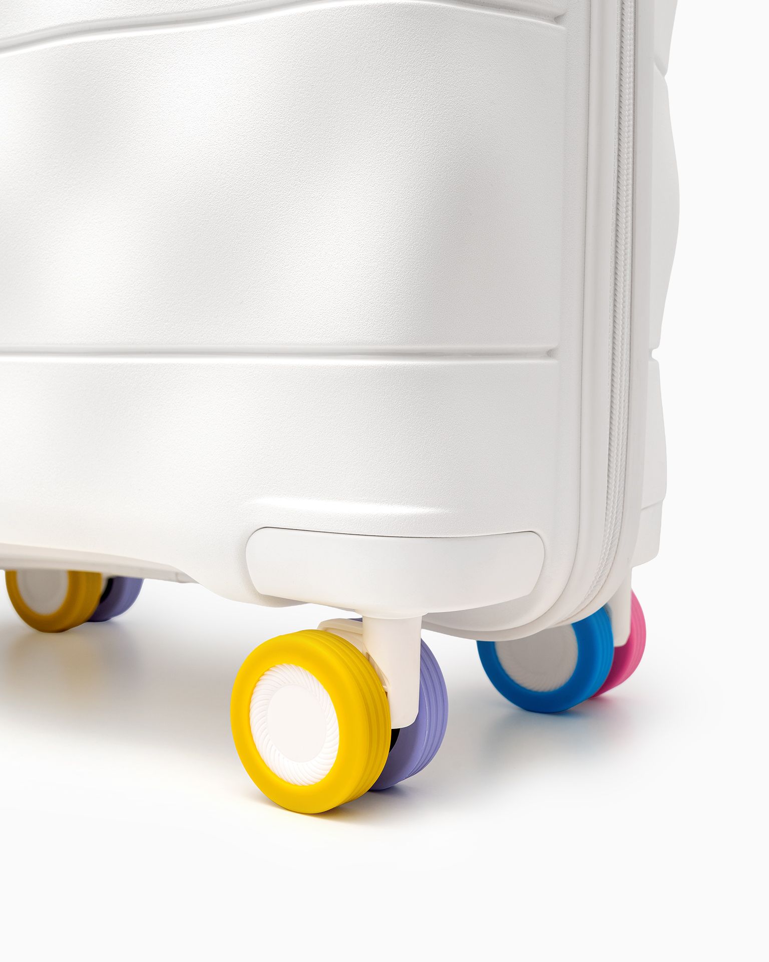 Ochranné kryty na kola vícebarevných kufrů